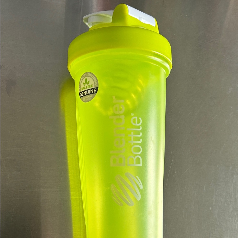BlenderBottle Classic Shaker Bottle - Neon Green